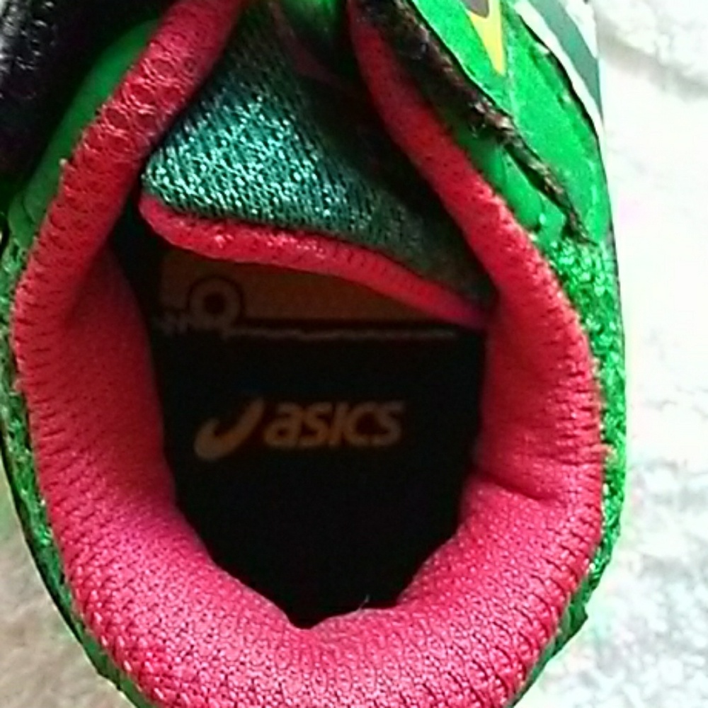 Shoes - Picture 3 of 4